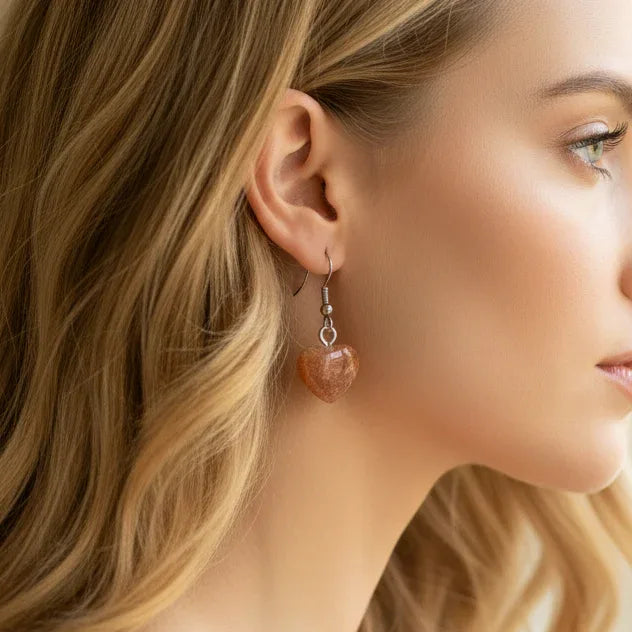 Boucles d'oreilles cœur en Pierre de Soleil (BO137)