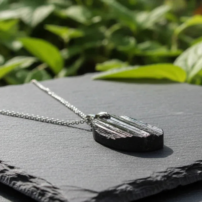 Pendentif en Tourmaline noire brute (PE2118)