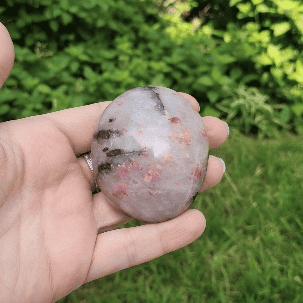 Galet en Rhodonite 139g [PRGFL584 - 7)