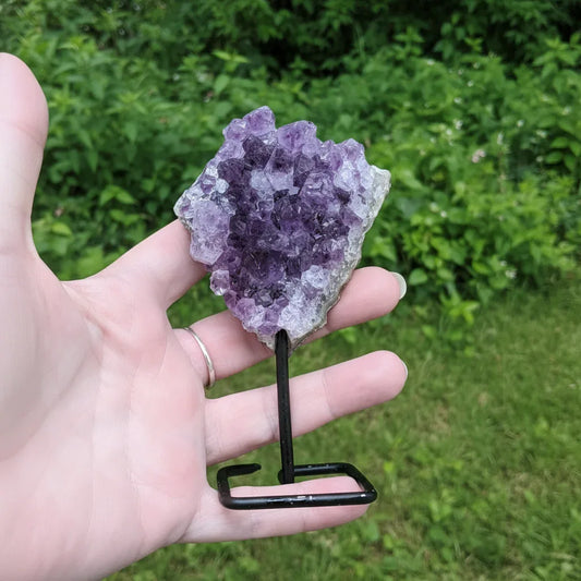 Améthyste brute sur pied 123g (MB504-4)