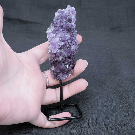 Améthyste brute sur pied 146g (MB504-1)