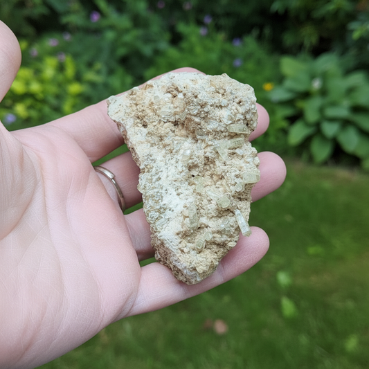 Cristaux d'Apatite jaune sur Calcite 140g (MB187)