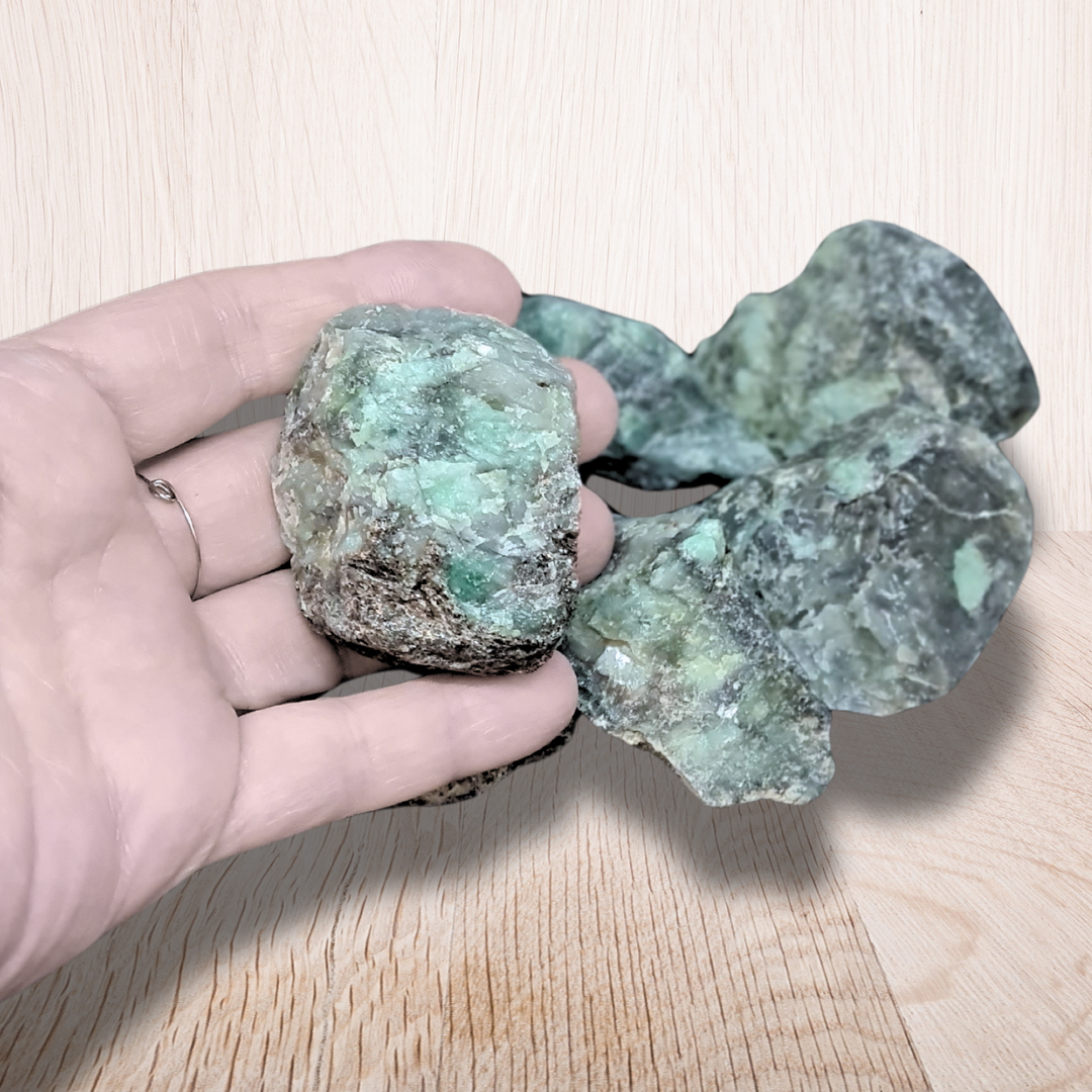 Biotite et Mica avec éclats d'Emeraude (MB372) - ENAE Minéraux