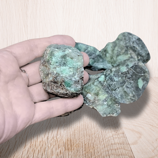 Biotite et Mica avec éclats d'Emeraude (MB372)