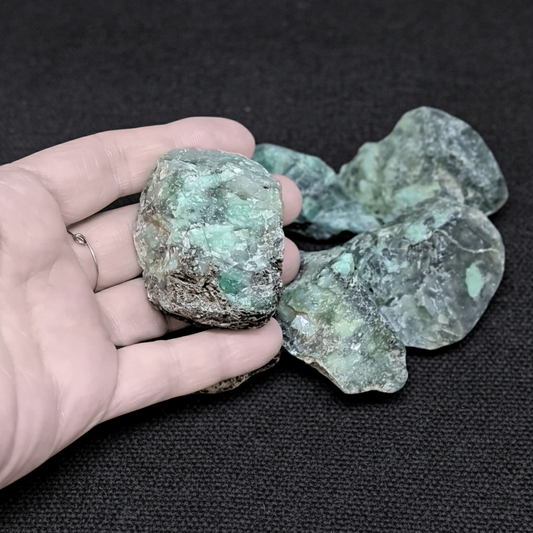 Biotite et Mica avec éclats d'Emeraude (MB372)