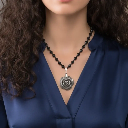 Collier style Mala Fleur en Obsidienne noire et argentée (COL23 - 45)