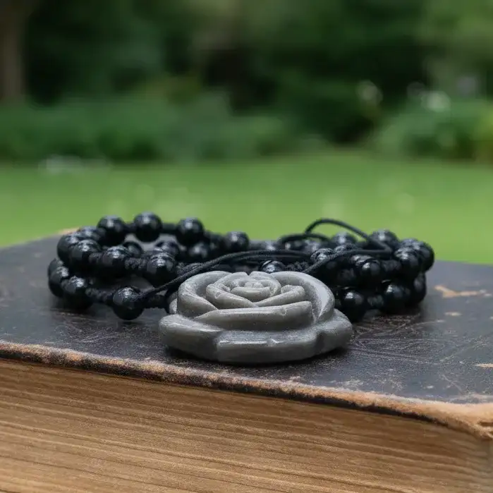 Collier style Mala Fleur en Obsidienne noire et argentée (COL23 - 45)