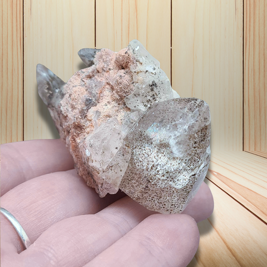 Cristaux bruts de Calcite transparente à inclusions de Pyrite et Dolomie 65g (MB440) - ENAE Minéraux