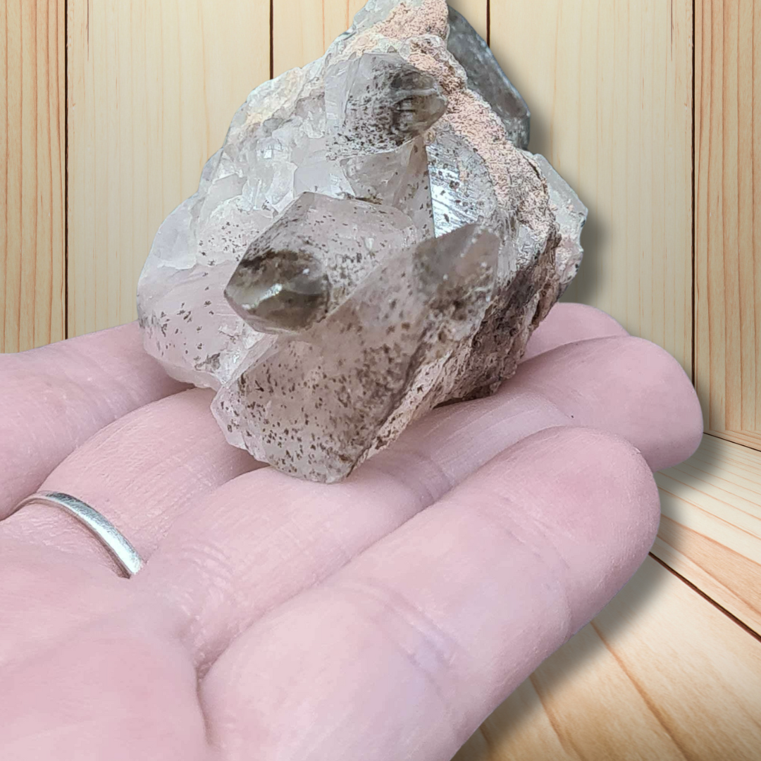 Cristaux bruts de Calcite transparente à inclusions de Pyrite et Dolomie 65g (MB440) - ENAE Minéraux