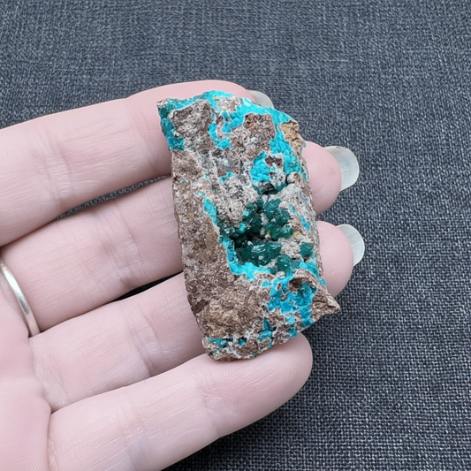 Dioptase, Calcite, Wulfénite et Shattuckite brute 30g (MB463)
