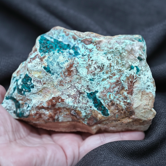 Dioptase brute avec Planchéite, Shattuckite, Cérusite 1157g (MB432-1)