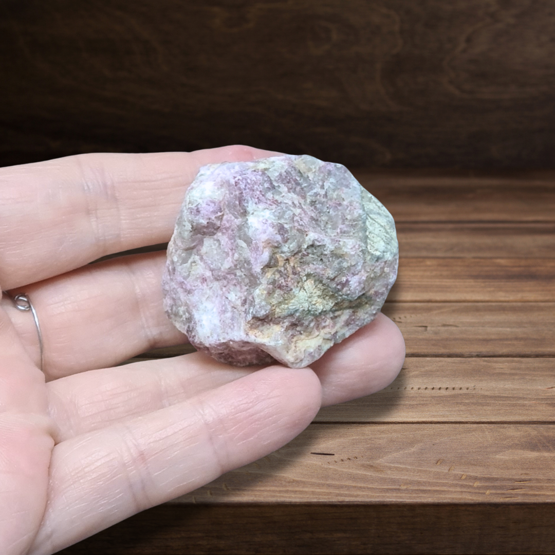 Eudialyte brute 43g (MB508-2) - ENAE Minéraux