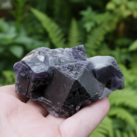 Fluorite violette foncée brute 157g (MB403)