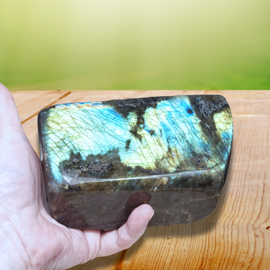 Forme libre en Labradorite 1229g (PRGFL527-9) - ENAE Minéraux