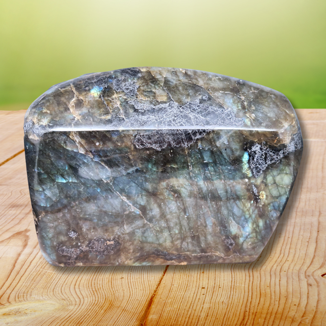 Forme libre en Labradorite 1229g (PRGFL527-9) - ENAE Minéraux