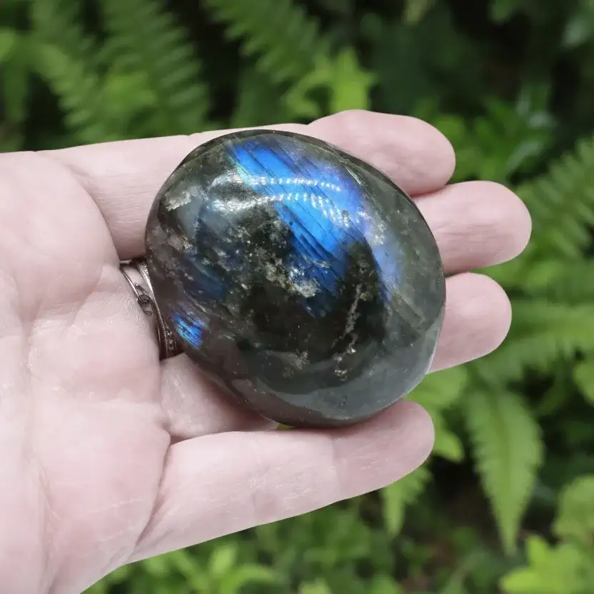 Galet poli en Labradorite 86g (PRGFL342 - 7)