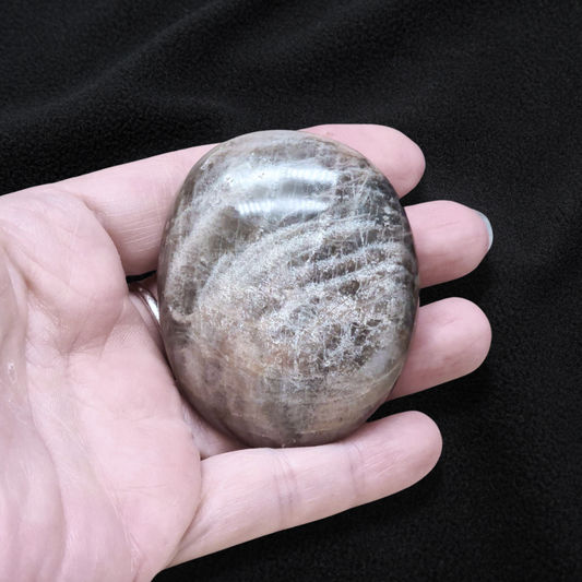 Galet en Pierre de Lune noire 91g (PRGFL608-7)