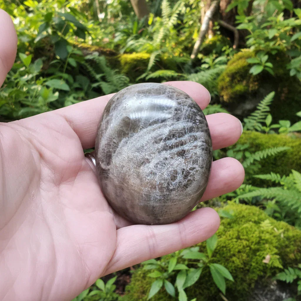 Galet en Pierre de Lune noire 91g (PRGFL608-7)