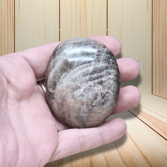 Galet en Pierre de Lune noire 91g (PRGFL608-7)