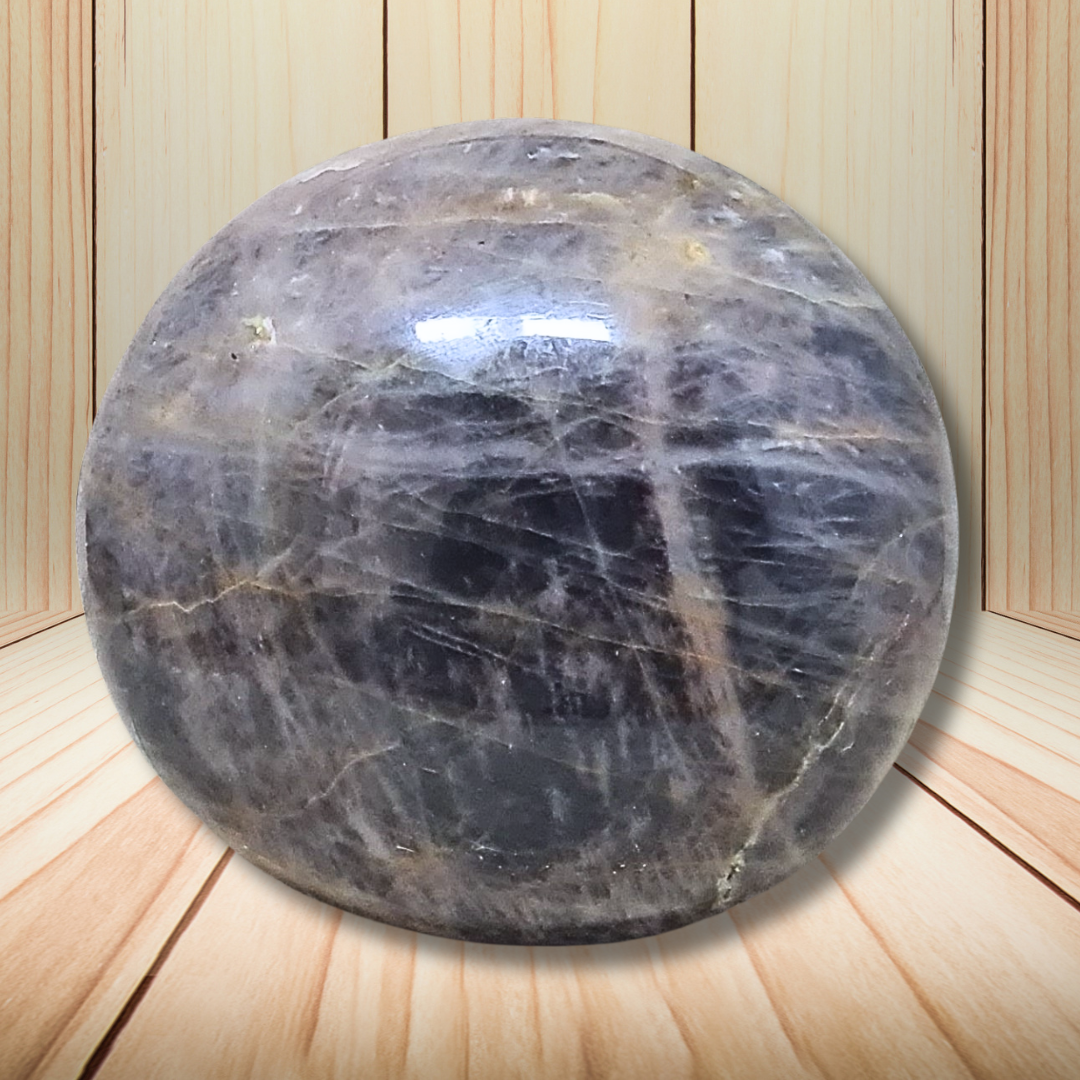 Galet poli en Pierre de Lune noire 102g (PRGFL608-8) - ENAE Minéraux