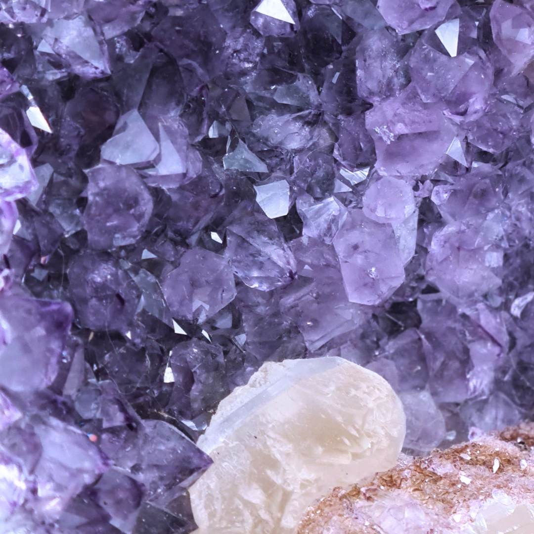 Géode d'Améthyste et Calcite brute 1761g (MB330-16)