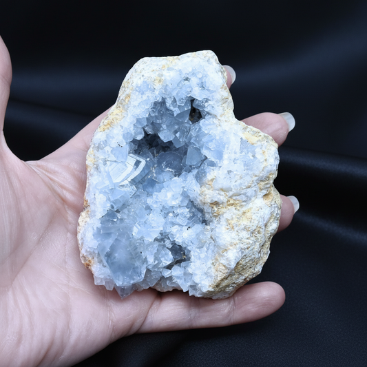 Géode de Célestine bleue brute 448g (MB331-5)