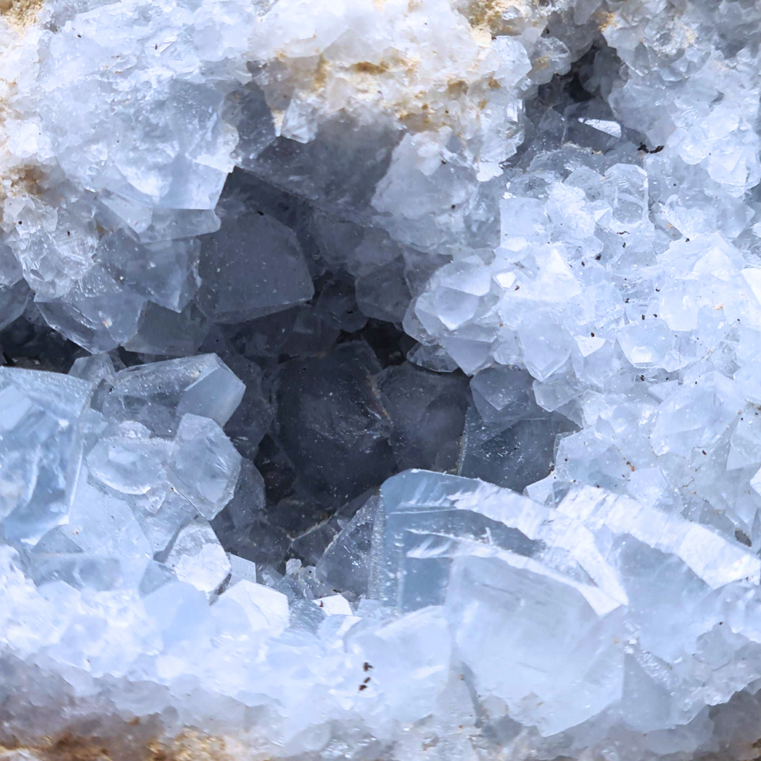 Géode de Célestine bleue brute 448g (MB331-5)