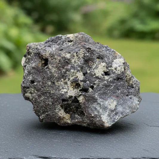 Cristaux de Grenat Mélanite bruts 310g (MB214 - 2)