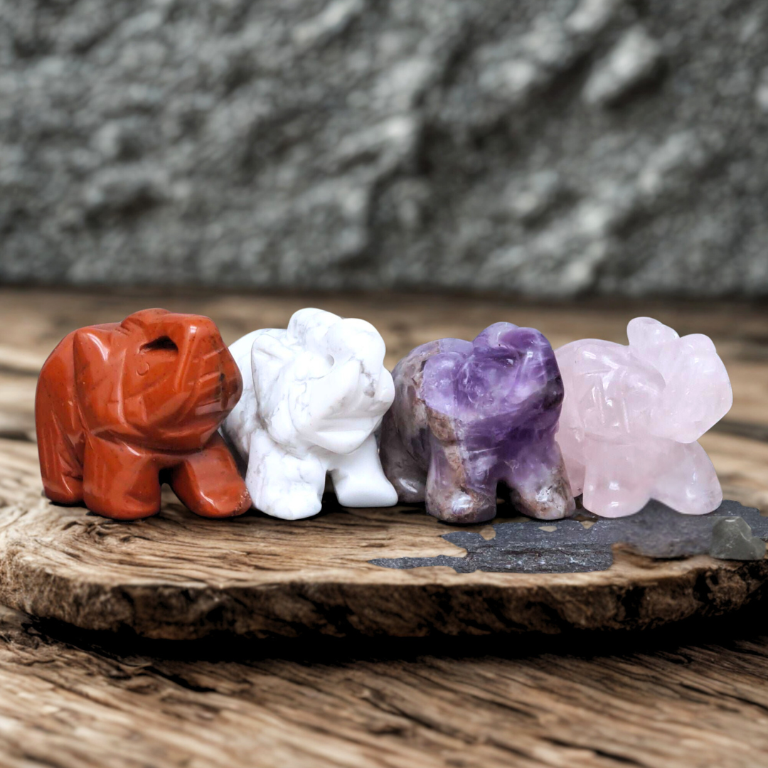 Lot de 4 éléphants en Quartz rose, Jaspe Rouge, Améthyste et Howlite (PRGFL346-70)