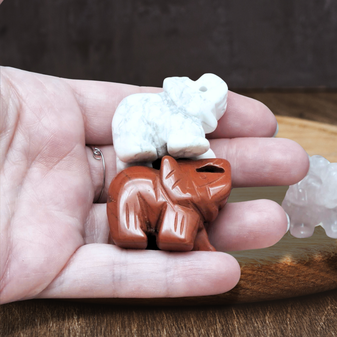 Lot de 4 éléphants en Quartz rose, Jaspe Rouge, Améthyste et Howlite (PRGFL346-70) - ENAE Minéraux