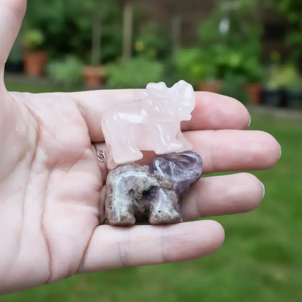 Lot de 4 éléphants en Quartz rose, Jaspe Rouge, Améthyste et Howlite (PRGFL346-70)