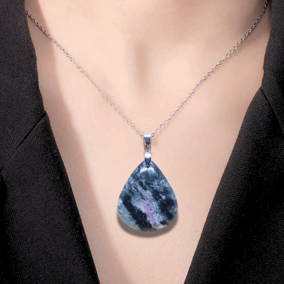 Pendentif en Actinolite et Rubis (PE2043)