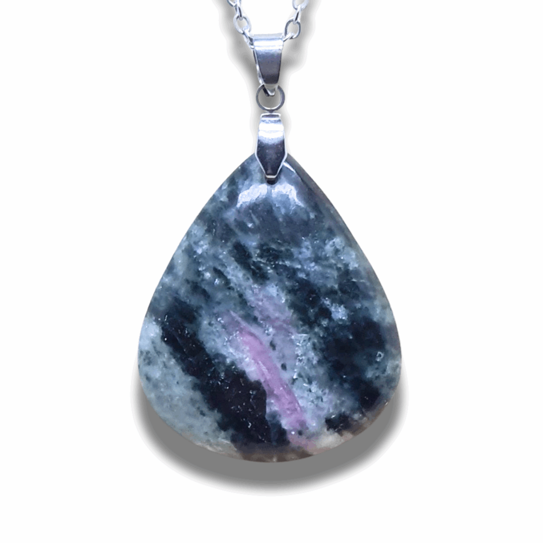 Pendentif en Actinolite et Rubis (PE2043)