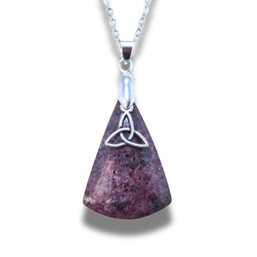 Pendentif en Grenatite et son Triquetra (PE1627-5)