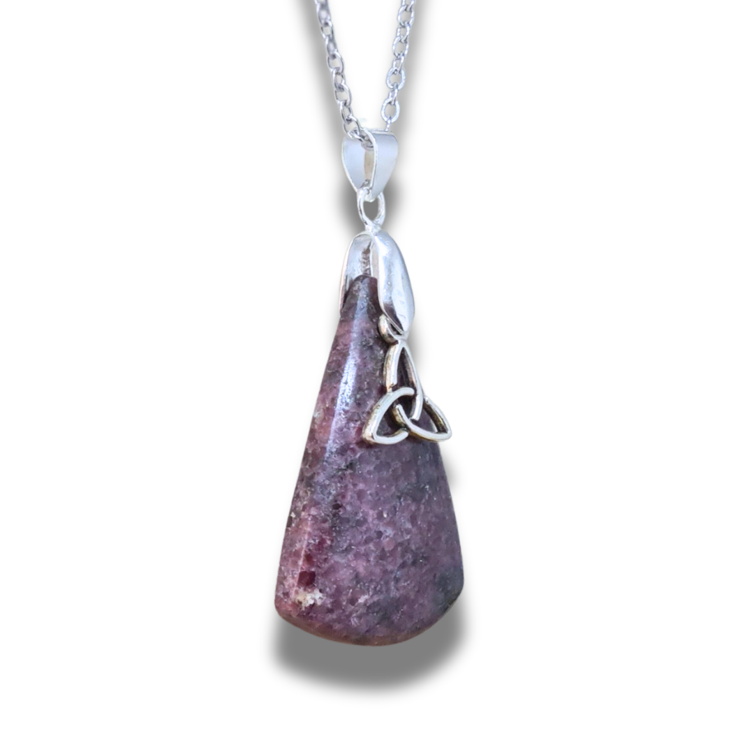 Pendentif en Grenatite et son Triquetra (PE1627-5)