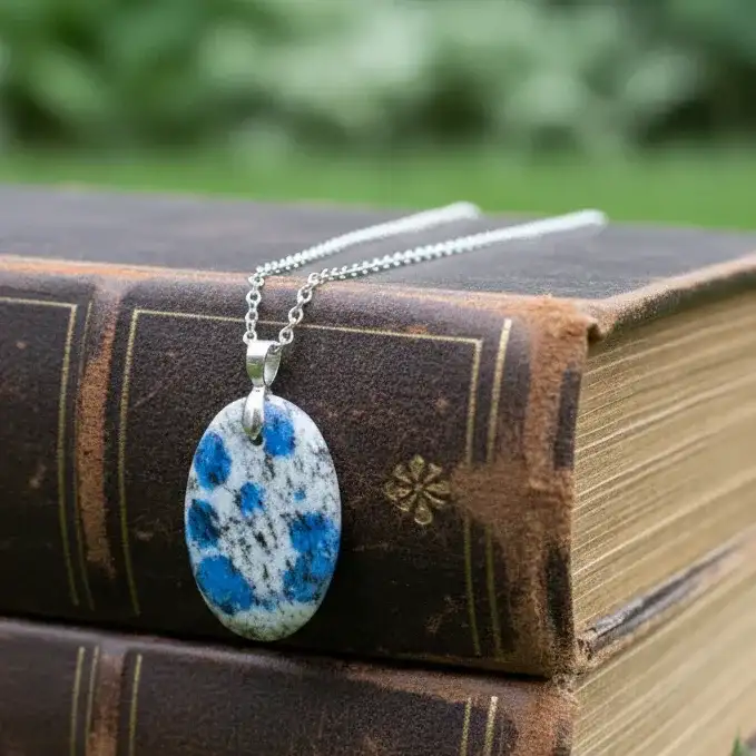 Pendentif en K2 (Azurite et Granite) (PE1338)