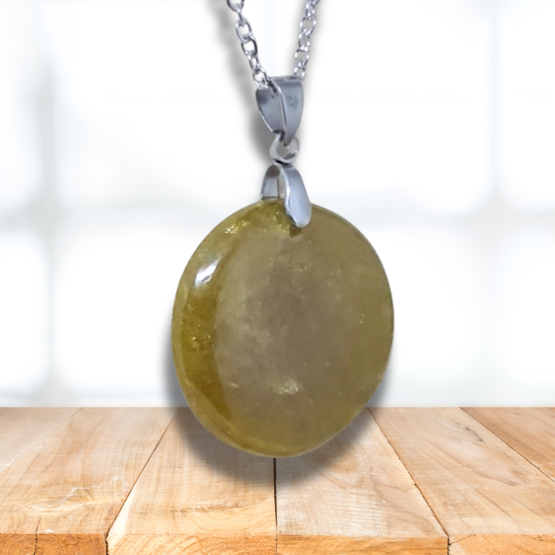Pendentif en Vésuvianite (PE1315) - ENAE Minéraux