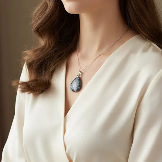 Pendentif en Actinolite et Rubis (PE2043)