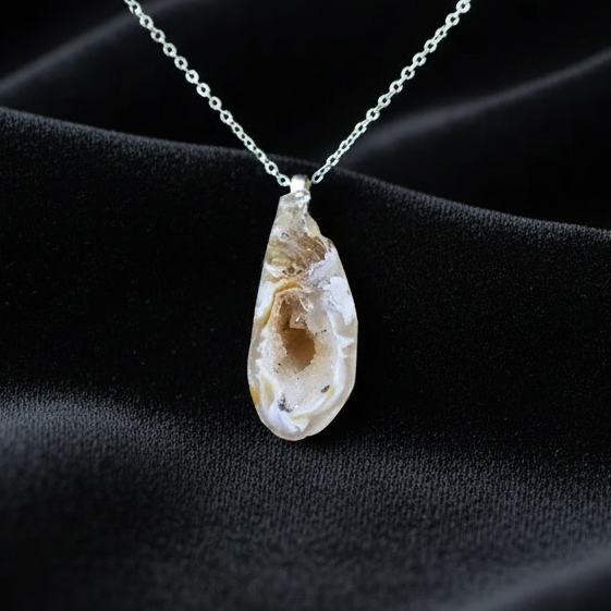 Pendentif en Géode d'Agate brute (PE1915-3)