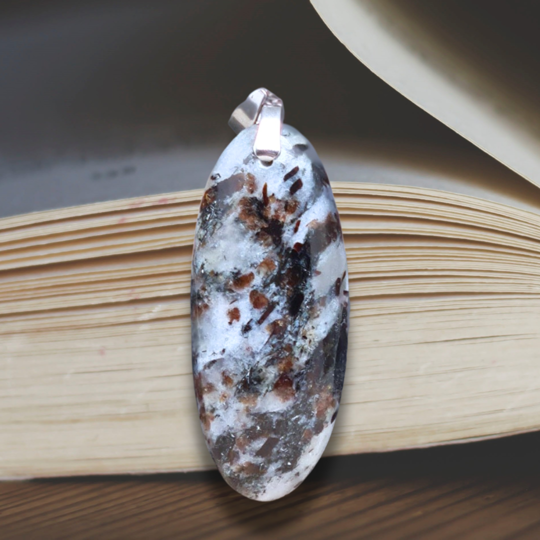 Pendentif en Astrophyllite (PE1592)