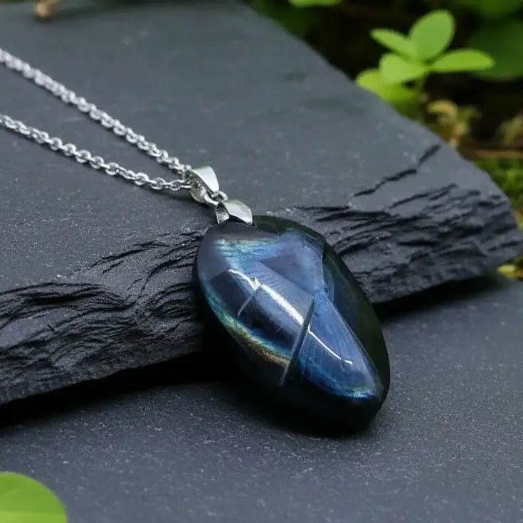 Pendentif gravé colombe en Obsidienne Œil Céleste (PE1885)