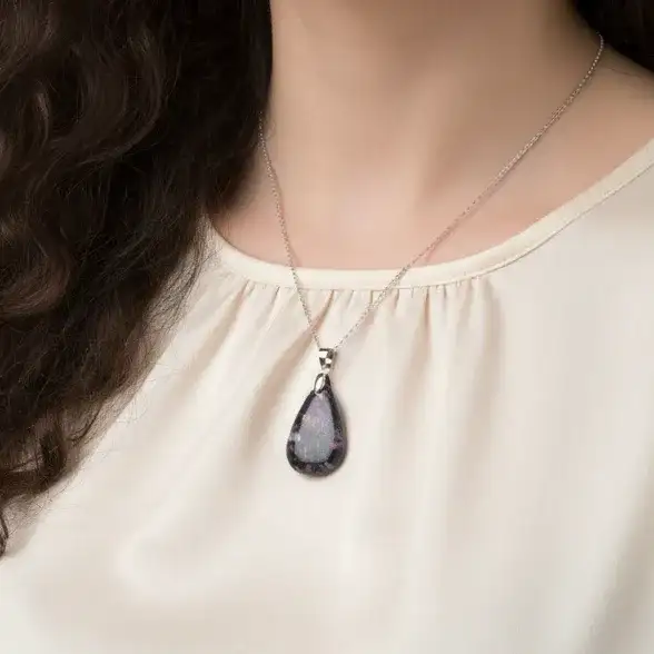 Pendentif en Eudialyte (PE1688)