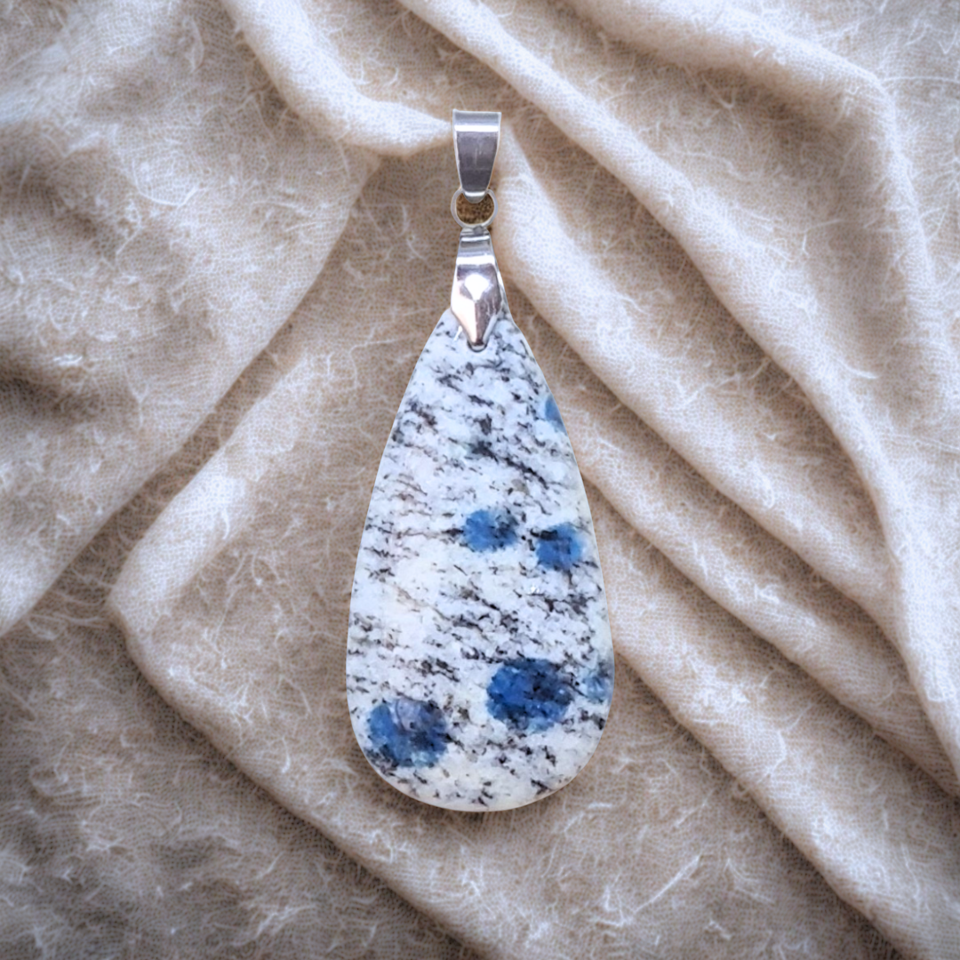 Pendentif en K2 (Granite et Azurite) (PE1781)