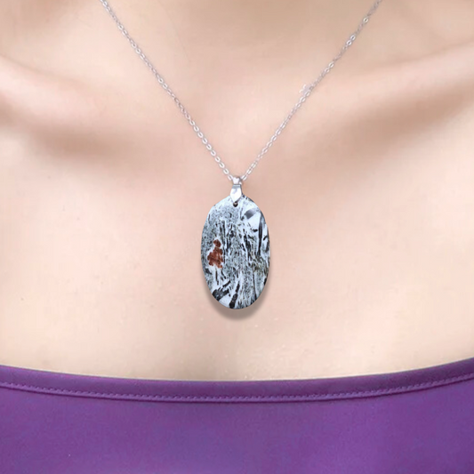 Pendentif en Hornblende avec Grenat (PE693)