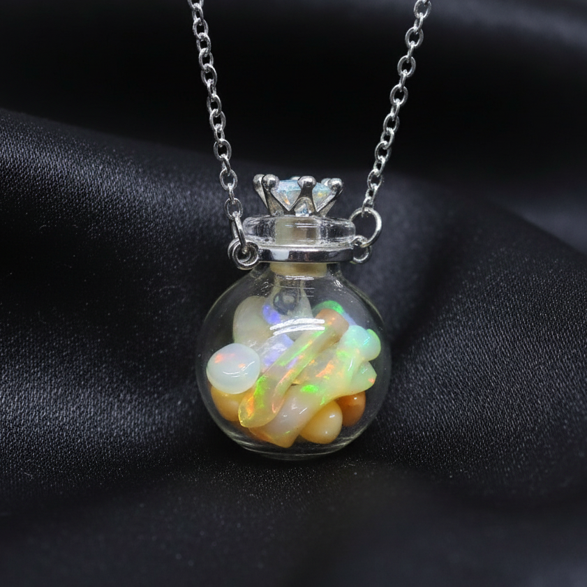 Pendentif bouteille en verre remplie d'Opale de Welo (PE1457-3)