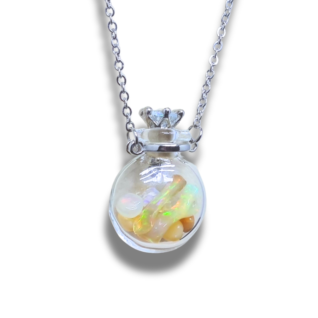 Pendentif bouteille en verre remplie d'Opale de Welo (PE1457-3) - ENAE Minéraux