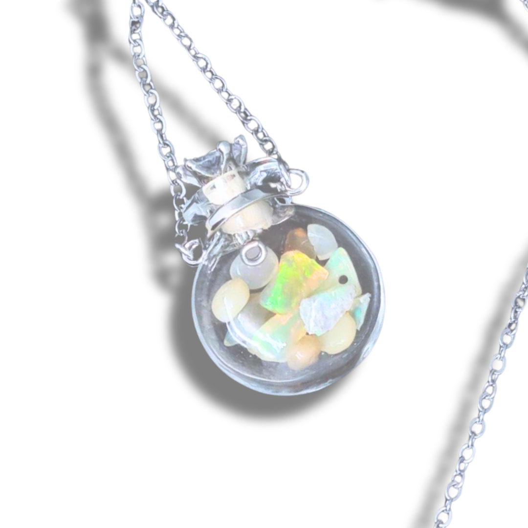 Pendentif bouteille en verre remplie d'Opale de Welo (PE1457-3) - ENAE Minéraux