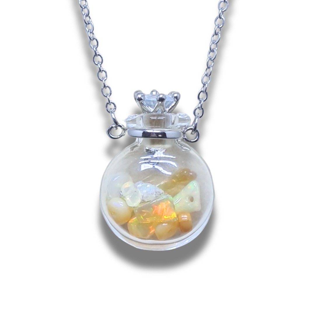 Pendentif bouteille en verre remplie d'Opale de Welo (PE1457-3) - ENAE Minéraux