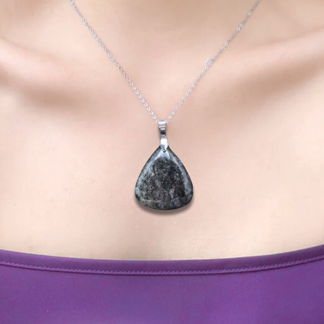 Pendentif en Quartz à Graphite (PE932) - ENAE Minéraux