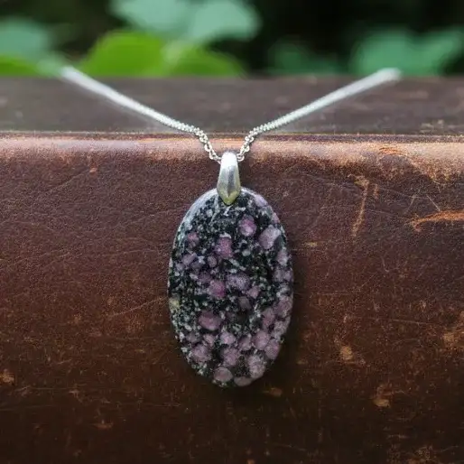 Pendentif en Rubis sur Biotite (PE1368 - 1)